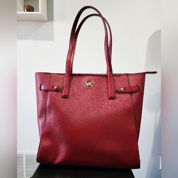 MICHAEL KORS | Carmen Tote Bag | Faux Saffiano Leather | Mulberry - Picture 4 of 14